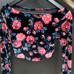 Adorable floral velvet top